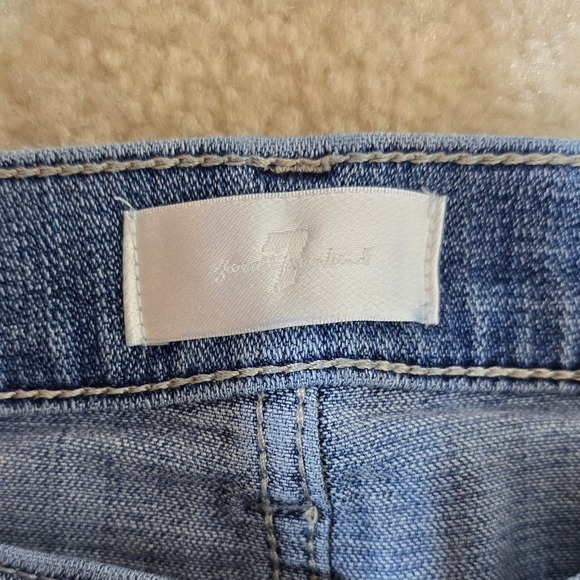 7 For All Mankind Josefina Cropped Size 27 Light Wash Distressed Frayed Hem - Picture 5 of 7